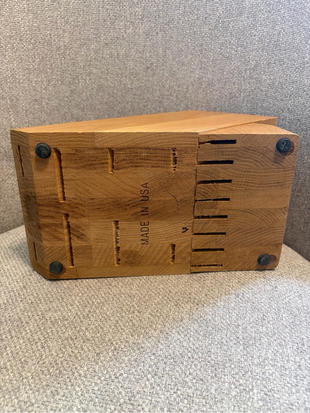 CUTCO- Homemaker + 8 Honey Oak Wood
Knife Block (18-Slot). - Picture 5 of 5